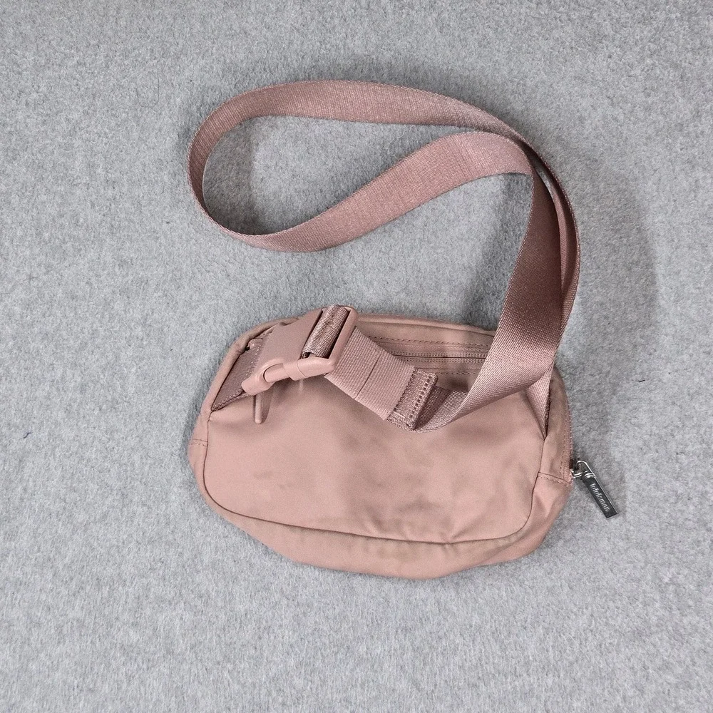 Lululemon Women Bag O/S Pink Everywhere Belt Bag Fanny Pack Mesh READ